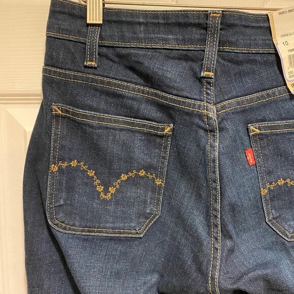 NWT Levi's Blue Dark Wash High-Rise Flared Leg Cotton-Blend Stretch Jeans Sz 10 - Picture 4 of 9